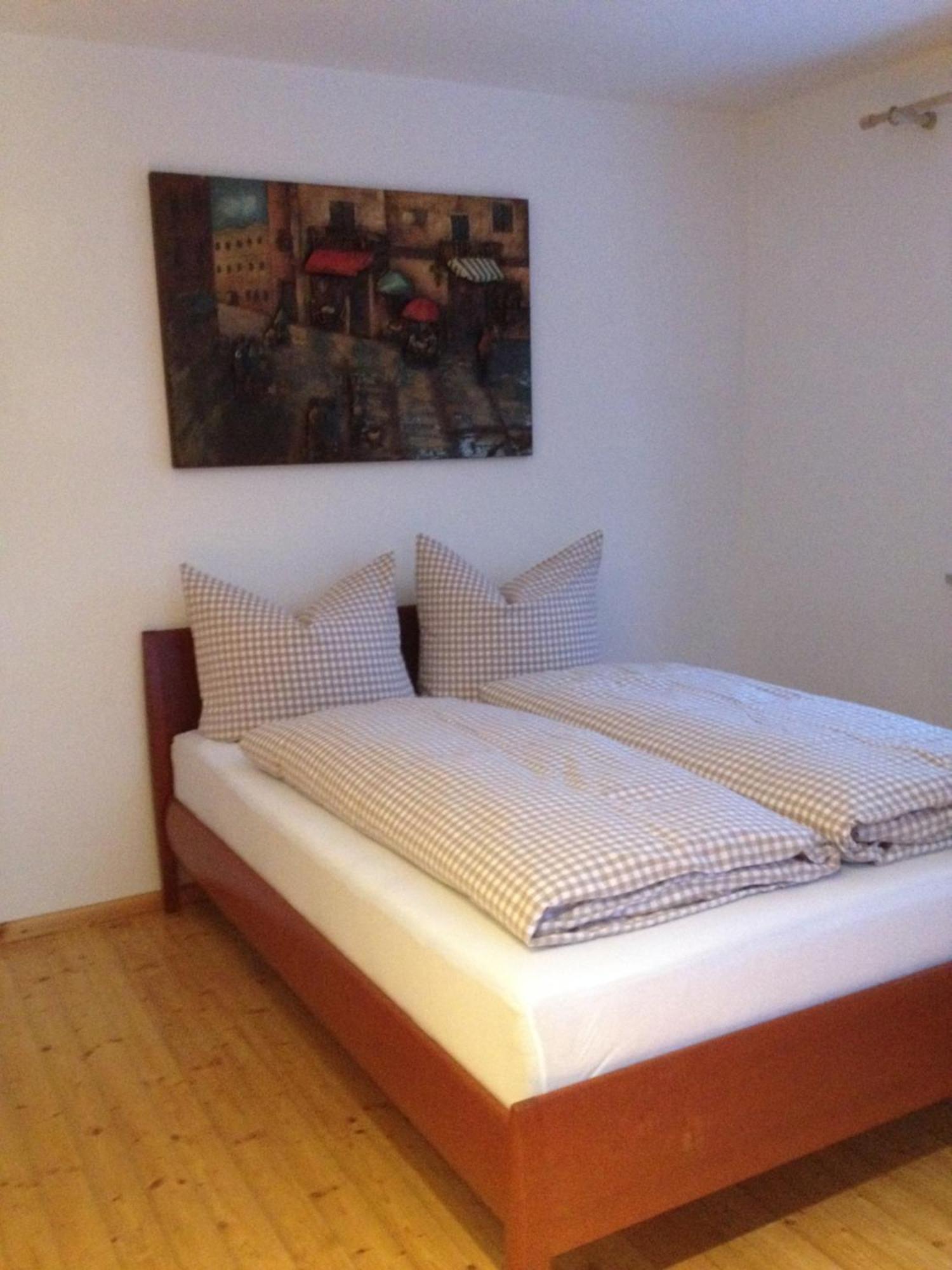 Remise - Schmidsfelden 12 - 88299 *